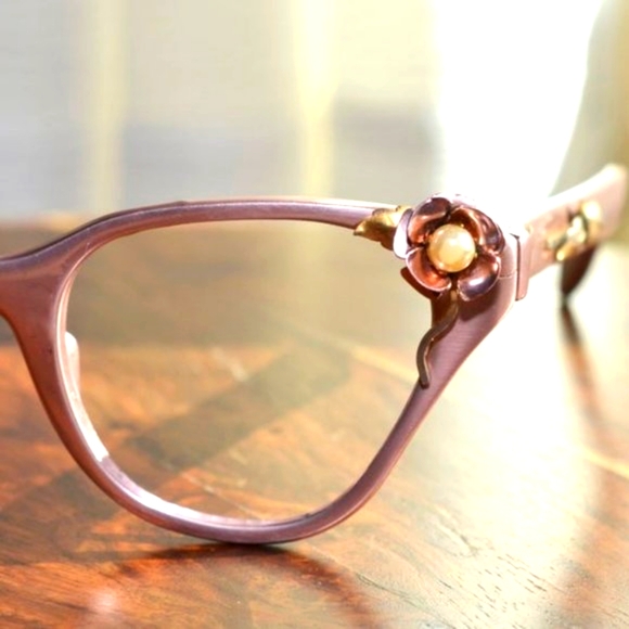 🩷🌷🩷 Exquisite RARE Vintage Tura Frosted Pink Flower Accented Cat Eye Glasses - Picture 6 of 15